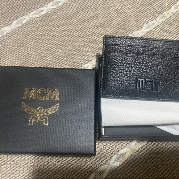 MCM leather card holder. Brand new comes with box and dust bag. (Unisex) - Picture 1 of 3